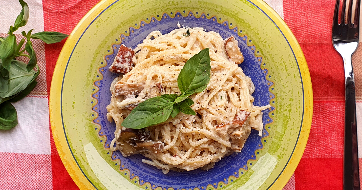 Vegan carbonara with smoked tofu and creamy sauce - Greek Appetite