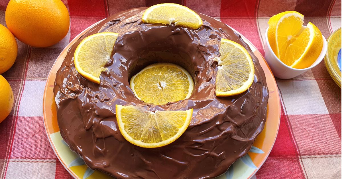 Orange cake with chocolate chips: soft and delicious!